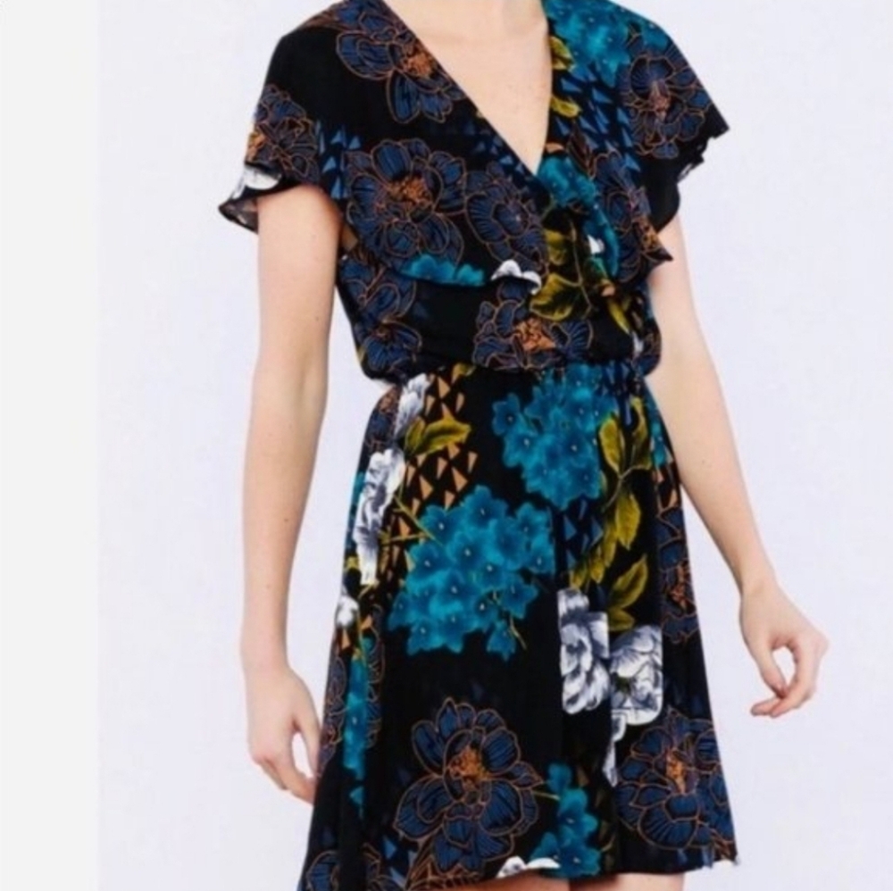 Everly Paxton Floral mini Dress Size Small